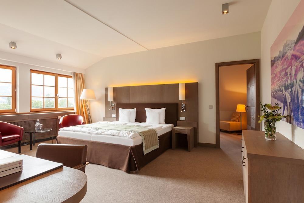 Hotel A-ROSA Kitzbühel Exterior foto A typical hotel room