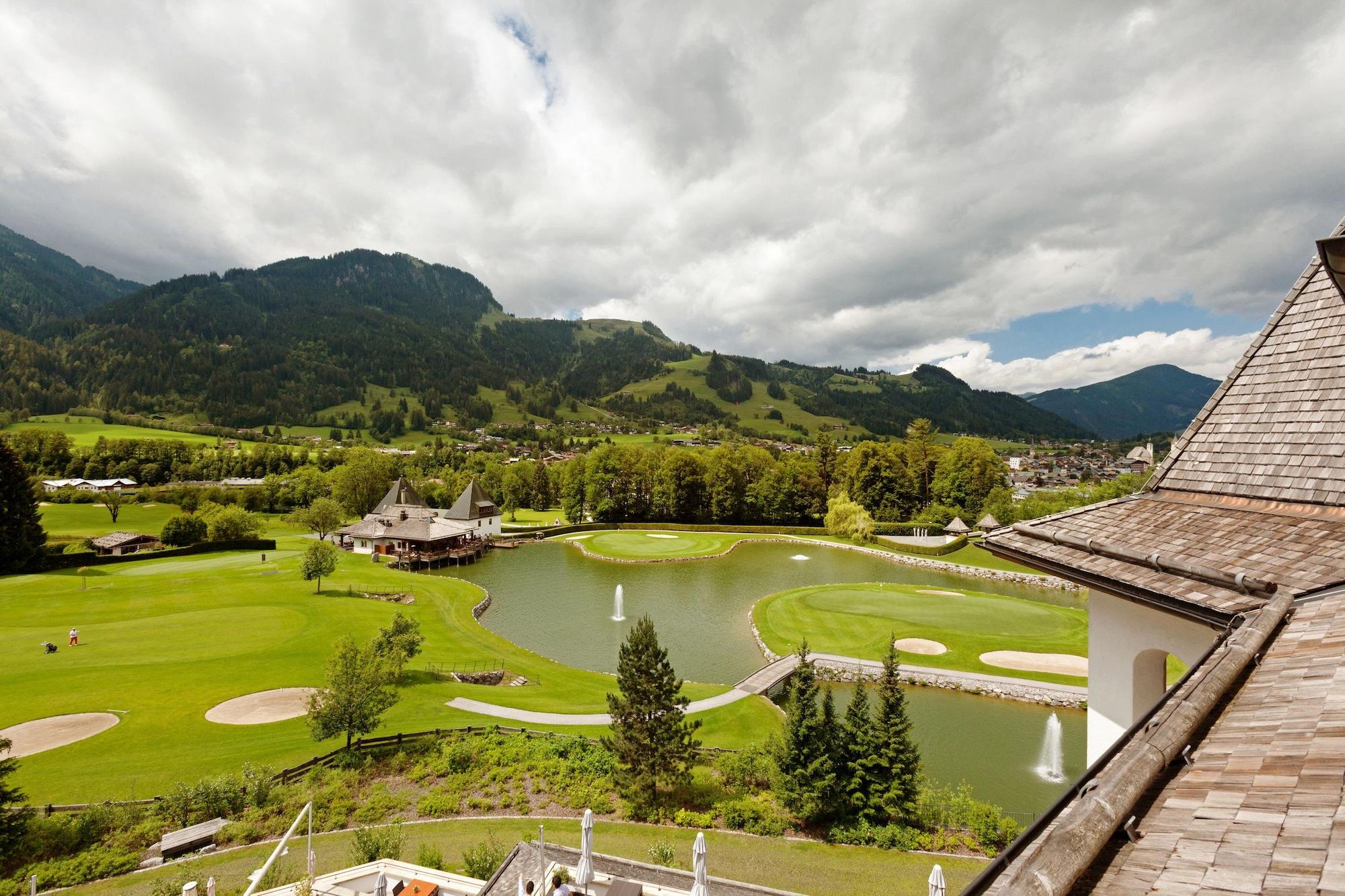Hotel A-ROSA Kitzbühel Exterior foto Golf course in Bad Tölz