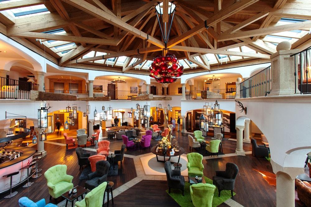 Hotel A-ROSA Kitzbühel Exterior foto The lobby of the hotel