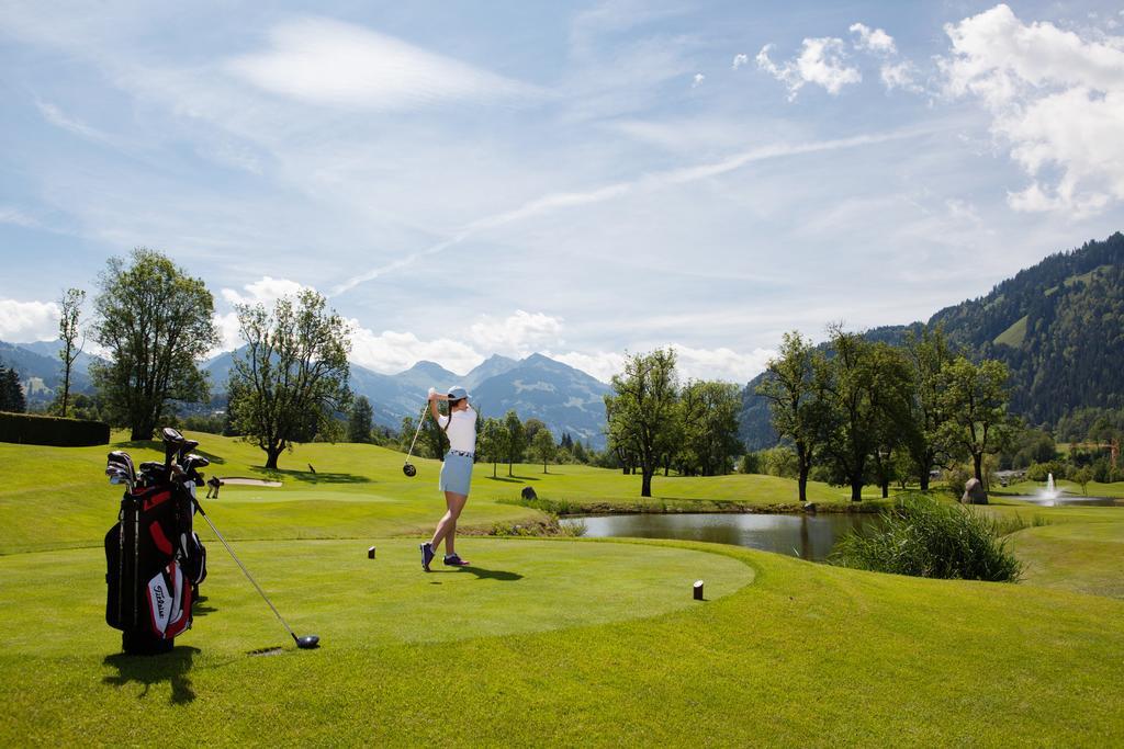 Hotel A-ROSA Kitzbühel Exterior foto Golf course in the Alps