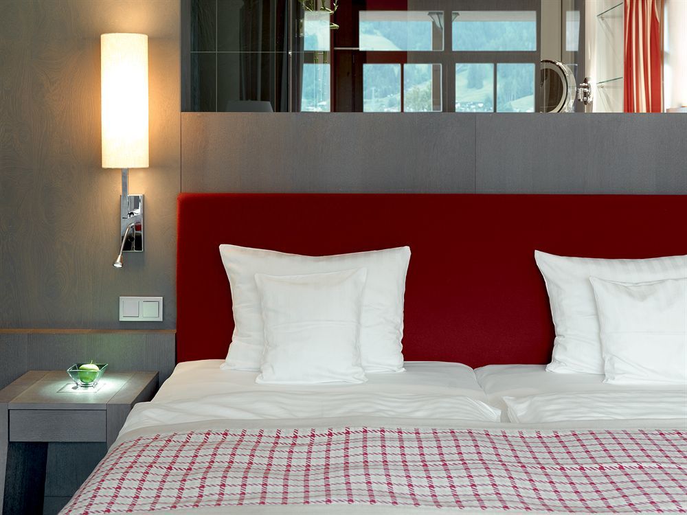 Hotel A-ROSA Kitzbühel Exterior foto A room at the hotel