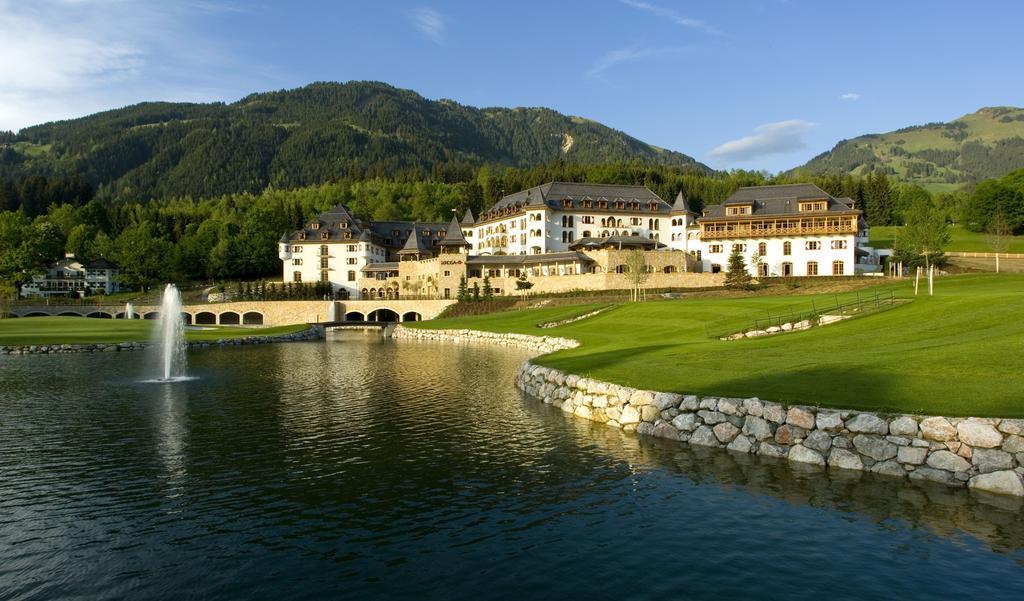 Hotel A-ROSA Kitzbühel Exterior foto The 5-star Hotel Axelmannstein