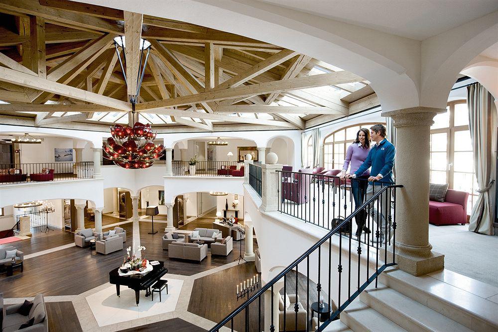 Hotel A-ROSA Kitzbühel Exterior foto The interior of the hotel